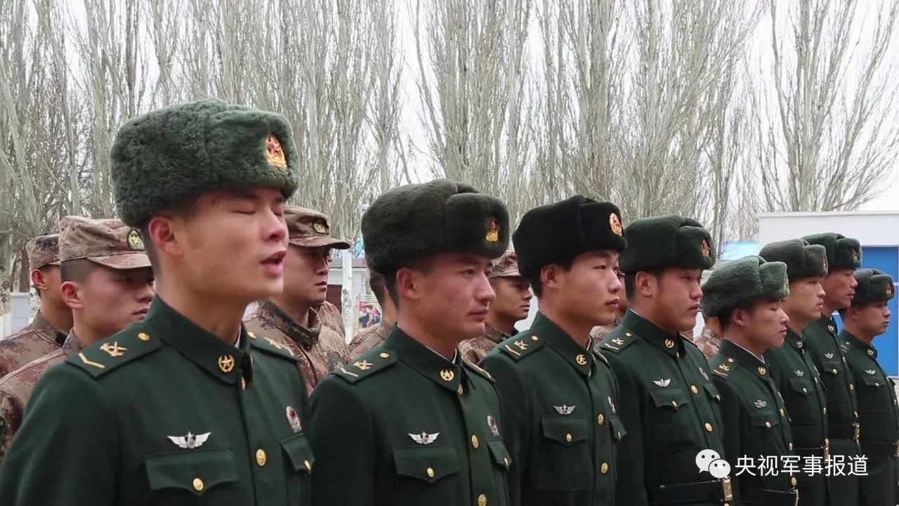 关注新疆军区今冬首批服役期满老兵惜别边关