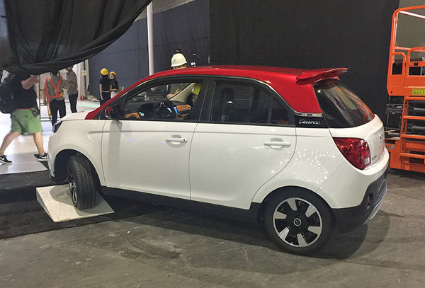 2017广州车展探馆:东南全新电动车电咖·ev10亮相-新浪汽车