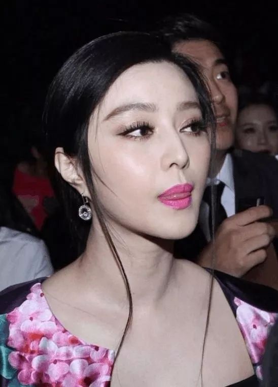 当红女星吐舌卖萌谁最艳?|汤唯|章子怡|林志玲_新浪新闻