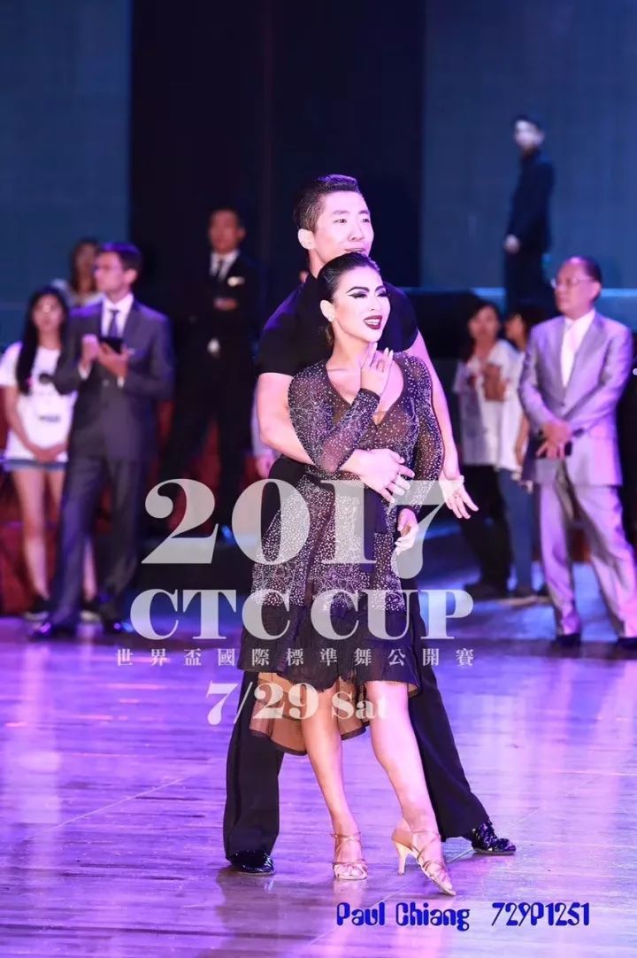 职业新星第九名本次授课明星教师:曹政&孙璠为回馈广大舞蹈教师,爱好