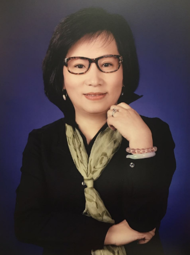 一位跟踪报道王兰的记者评价她,天生是个爱做慈善的