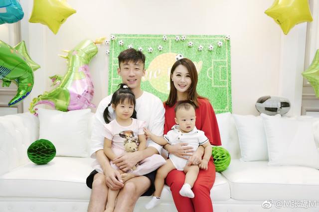 张鹭、陈密参加足球公益活动!天津权健队长,祝妻子生日快乐|赛季|辽足_手机新浪网
