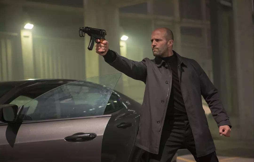 不得动弹,他的哥哥戴克·肖(杰森·斯坦森 jason stantham 饰)则发誓