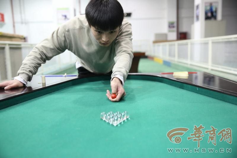 儿时游戏成高校必修课 打弹球也可拿世界冠军