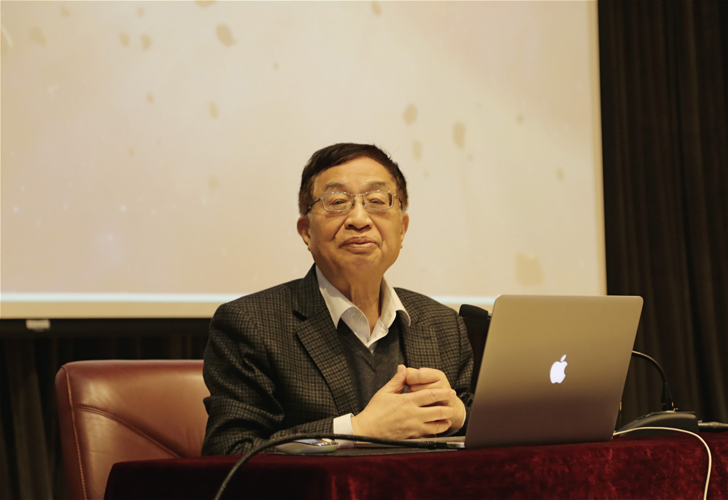 叶培建院士为上海交大第三期源创论坛作走向太空首讲报告图