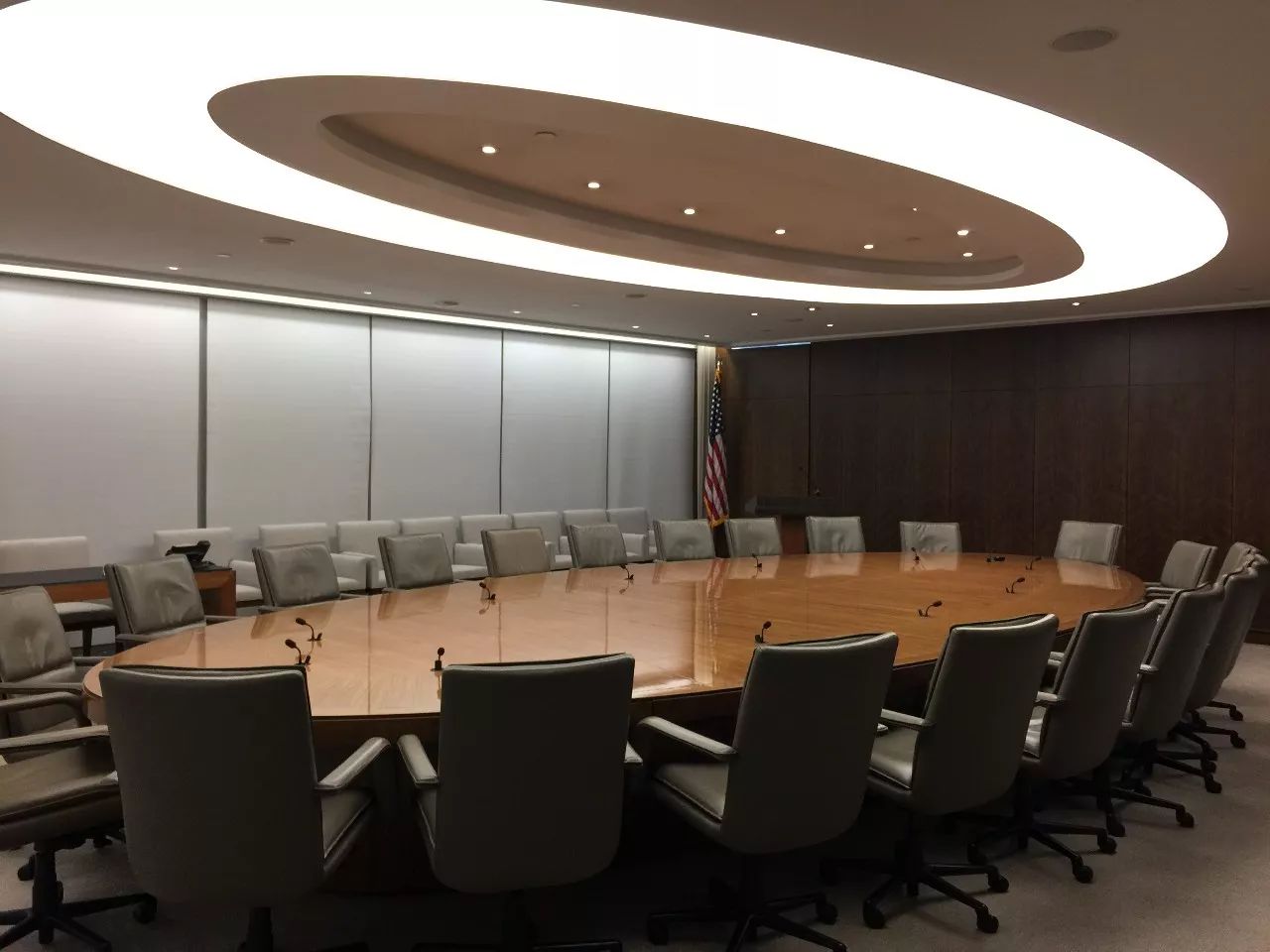 为什么摩根大通的内部空间有大量的休闲区,上班时间都在办公室工作,谁