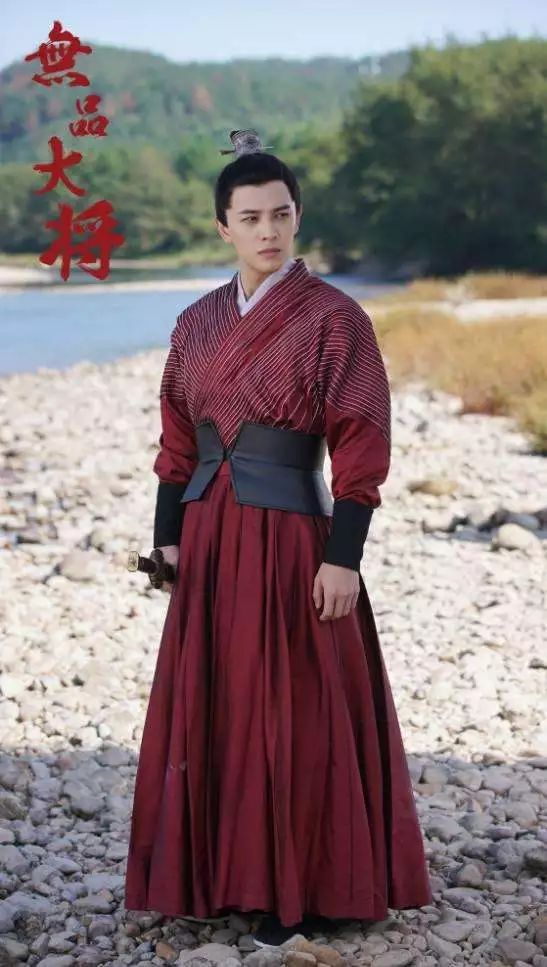 在影片中,洪尧饰演的叶重童年命运相当坎坷,因祖父在叛变军中,所以阖