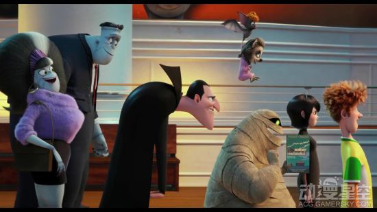 旅行,不料德古拉却迷上了神秘女船长艾利卡,却遭到了女儿梅菲丝的阻挠