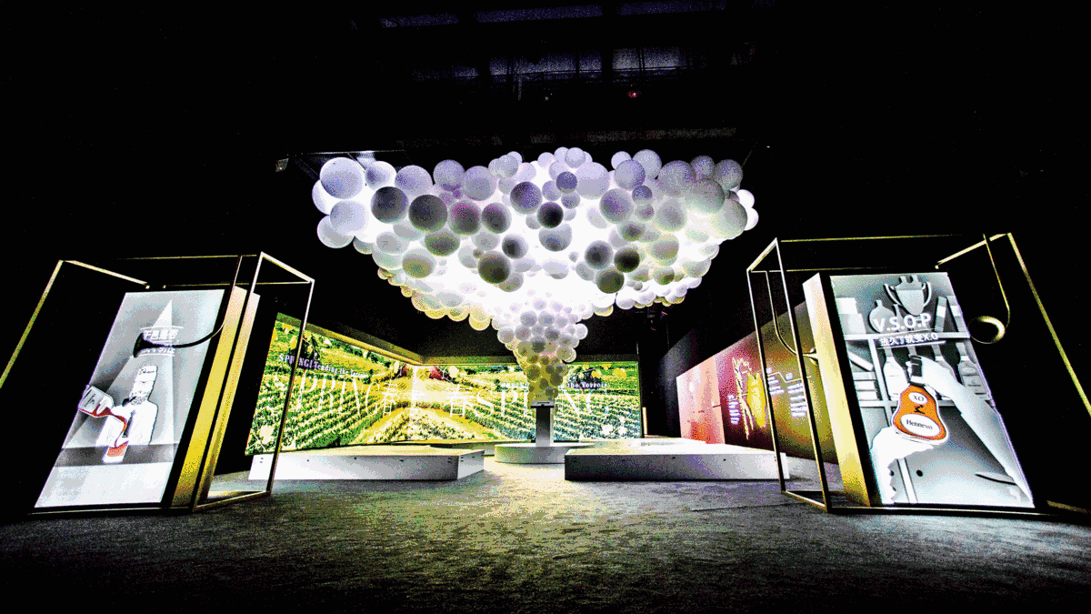 学黄轩凑近黄铜小喇叭想知道这些问题的答案,干邑是否只属于男性?