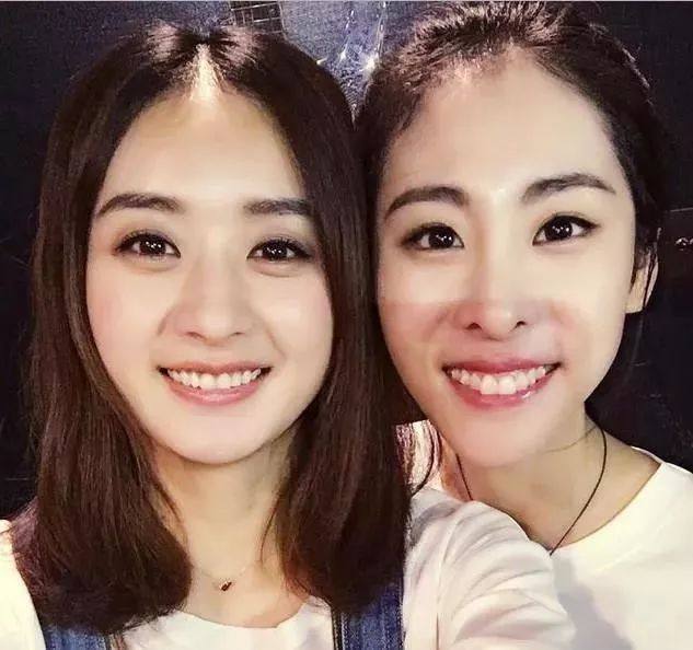 90后的杨紫和赵丽颖合影,80后的赵丽颖更显年轻