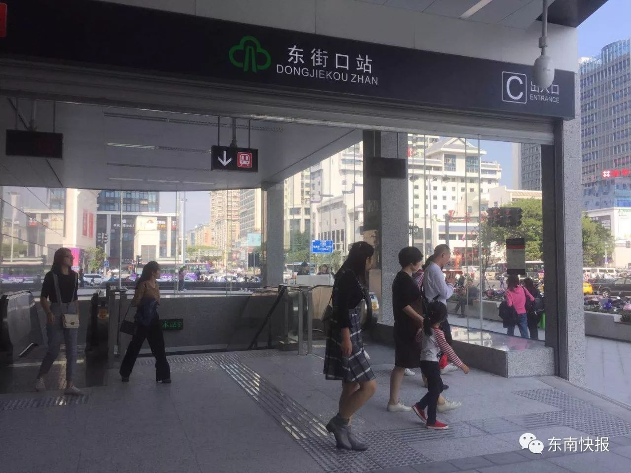 福州地铁1号线东街口站c出入口开放啦,以后逛东百三坊七巷更方便了