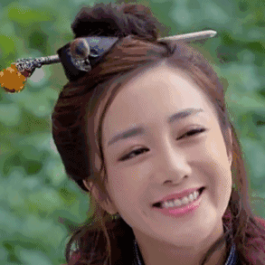 但是同年在《锦绣未央》里又是一张老气脸…今年在新版《射雕英雄传》