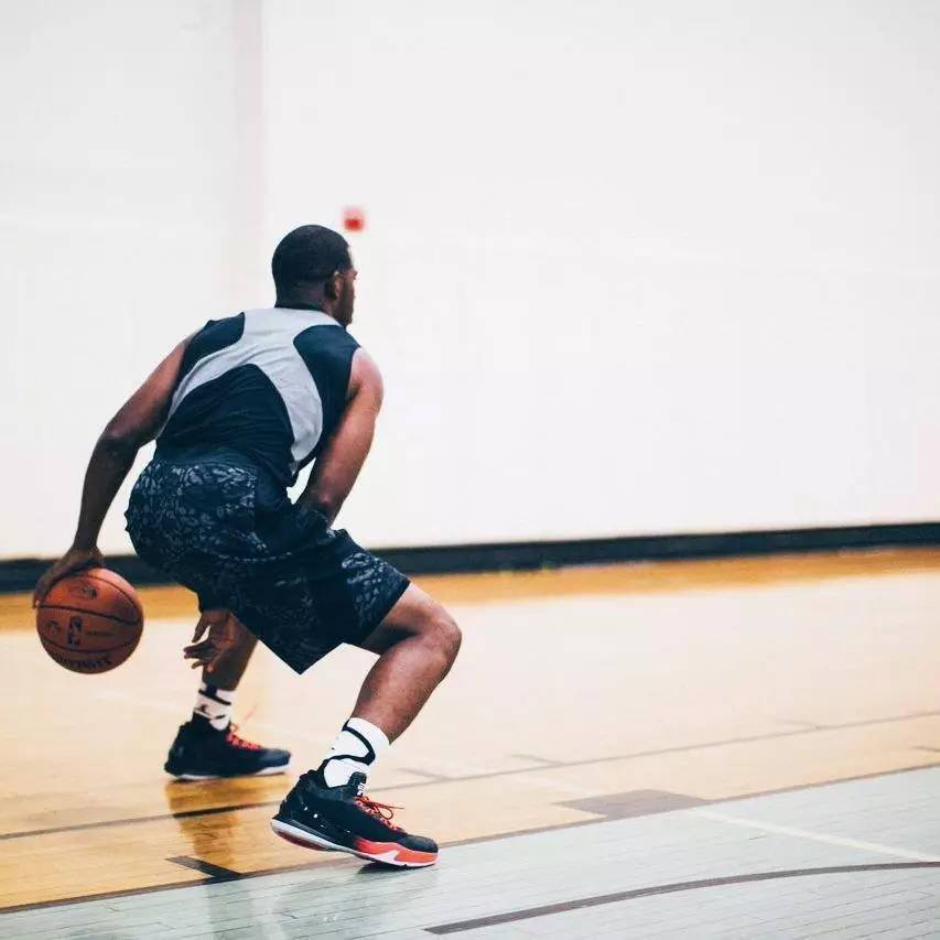 老铁们:球场常用的后撤步技术!