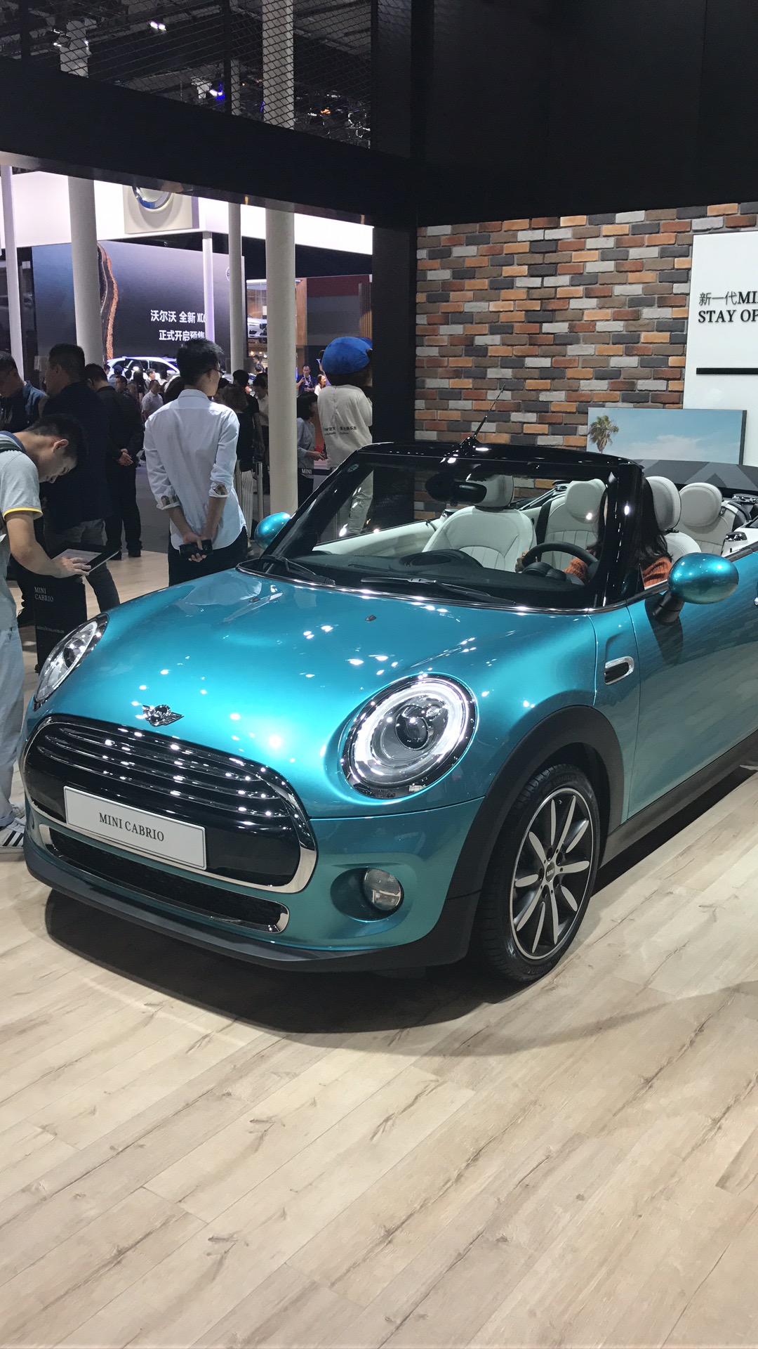 mini cabrio阿斯顿马丁db11ds 7 crossback是ds旗下首款搭载四驱系统