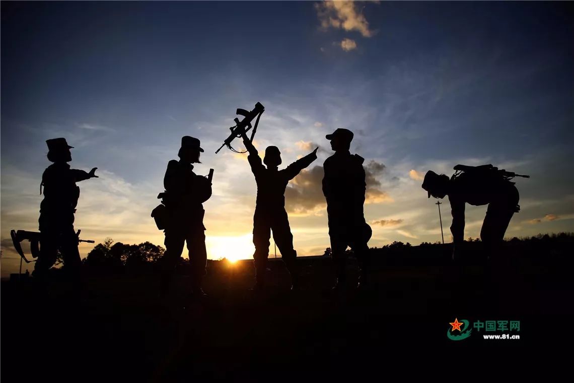 剪影| 一组高颜值剪影,向热血的军营生活致敬!|空军|剪影|军营_新浪新