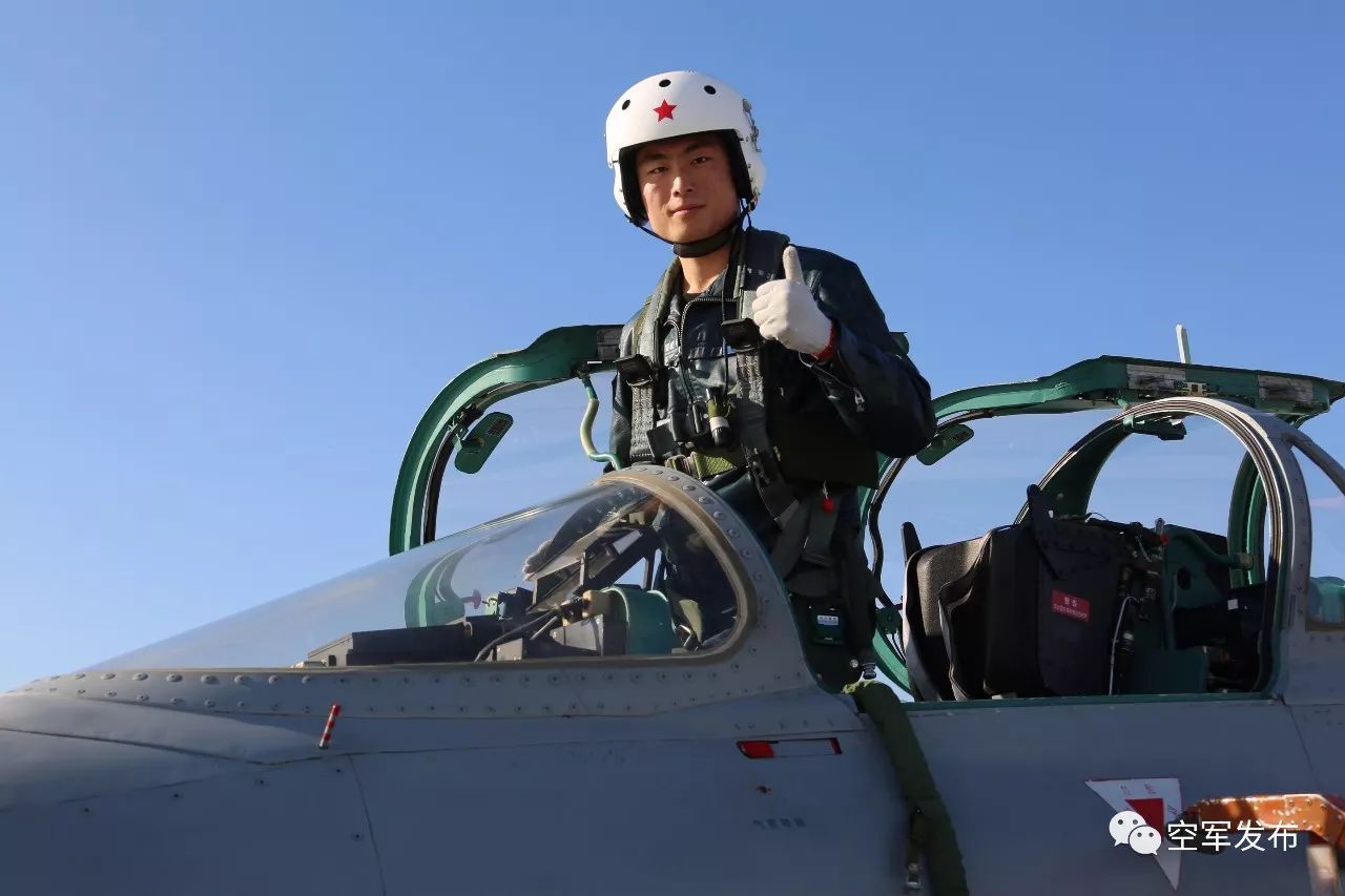 "山鹰"教练机进院校!空军飞行人才"供给侧"改革向纵深推进