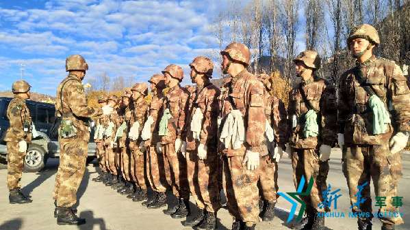 林芝军分区1000余官兵整装待命备战地震救援