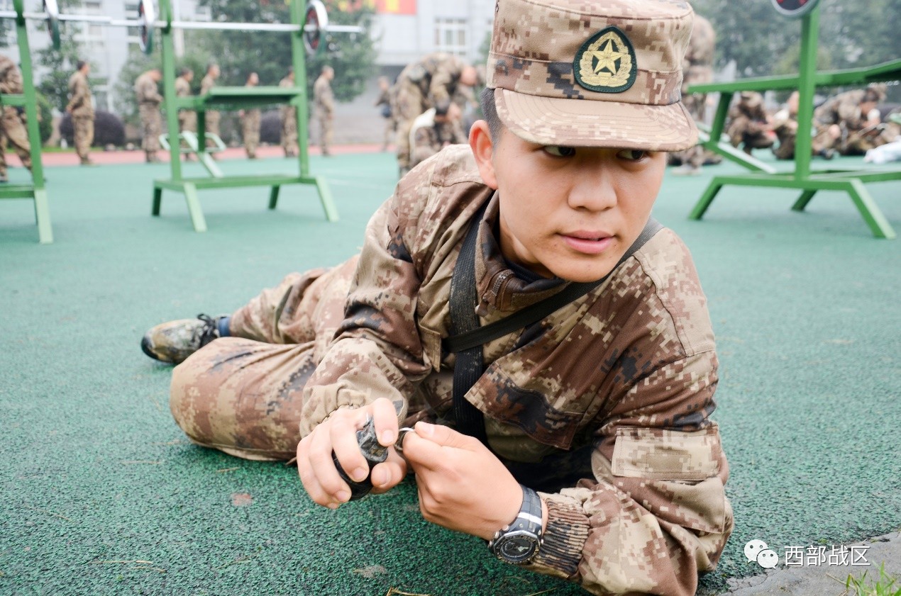 风险归零 | 新兵第一次投手榴弹就是这么简单|新兵|手榴弹|训练_新浪