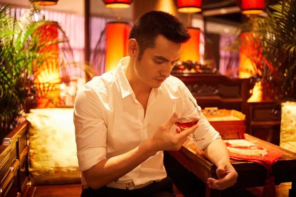 今天告别这位粤菜大咖独家揭秘炳胜创始人不为人知的一面