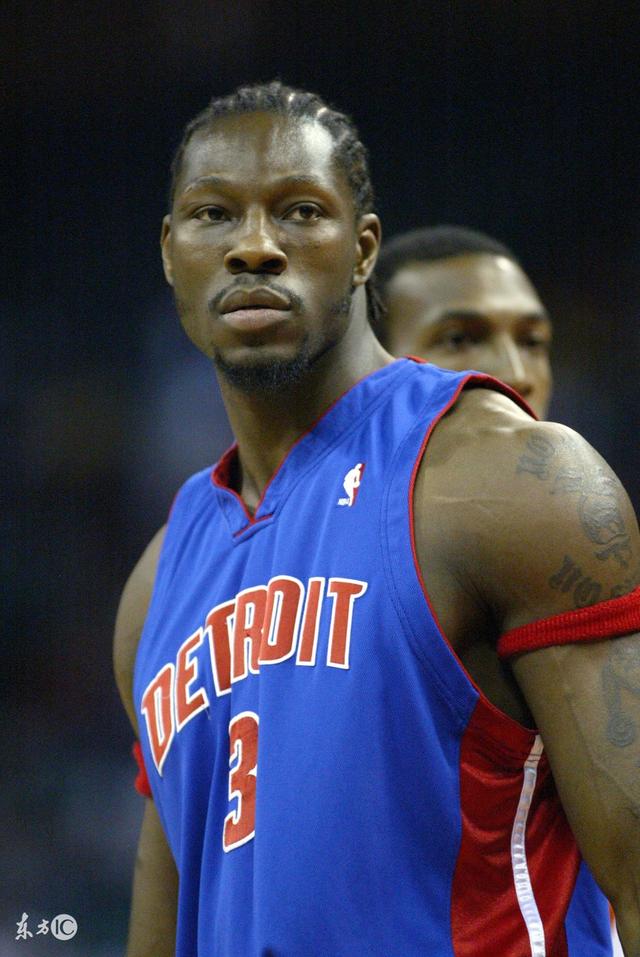 活塞队的中锋本-华莱士被禁赛6场,比卢普斯,科尔曼和坎贝尔分别被禁赛