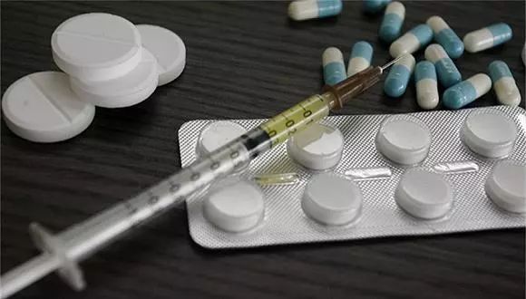 女子遭男同事投药长达半年,体毛变密声音变粗,男子:只是开玩笑|甲睾酮