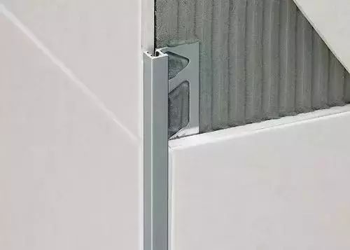 瓷砖阳角墙面(金属收边) ▼