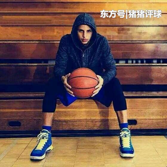 而"萌神"库里在全世界范围内自然有无数的球迷,而"库蜜"中,自然不缺少