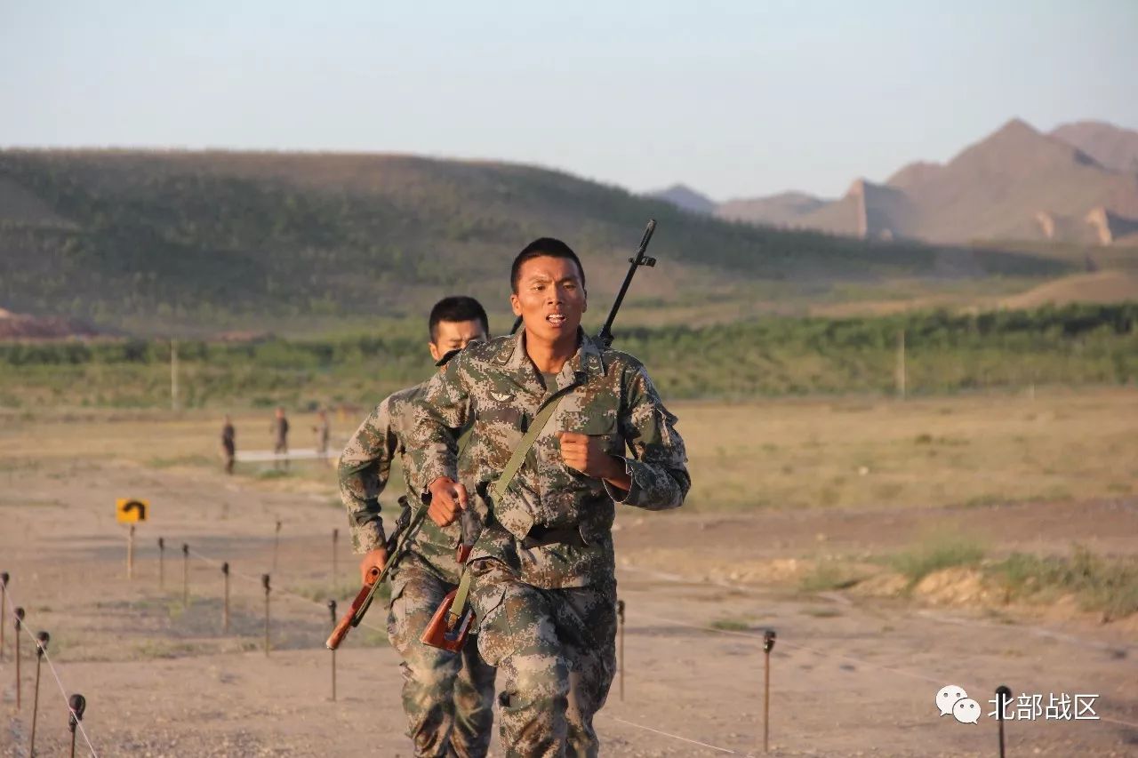 深度揭秘血狼特种部队炊事班长靠什么在国际赛场上摘金夺银