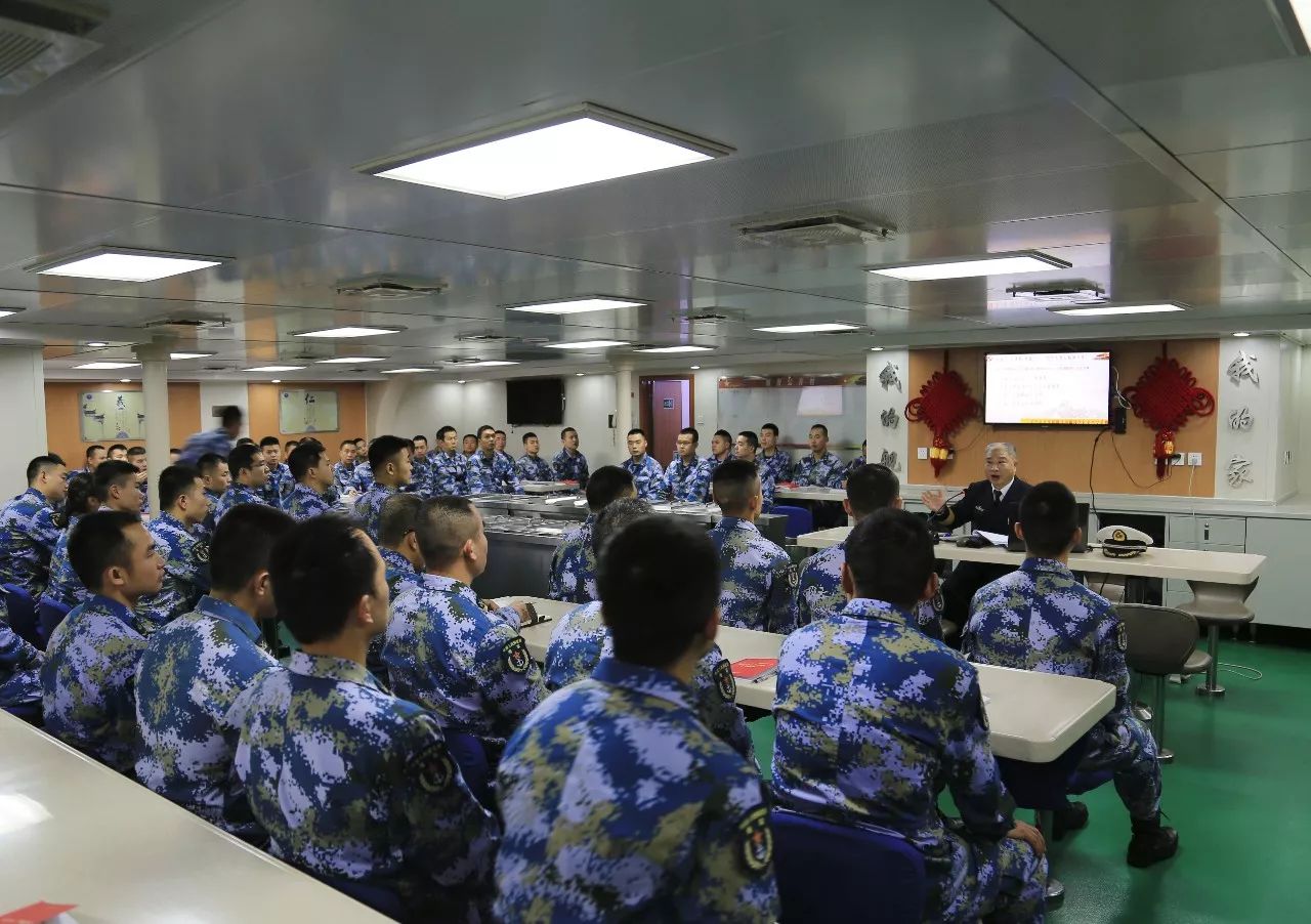 由东海舰队部队党的十九大代表,优秀"四会"政治教员和部分院