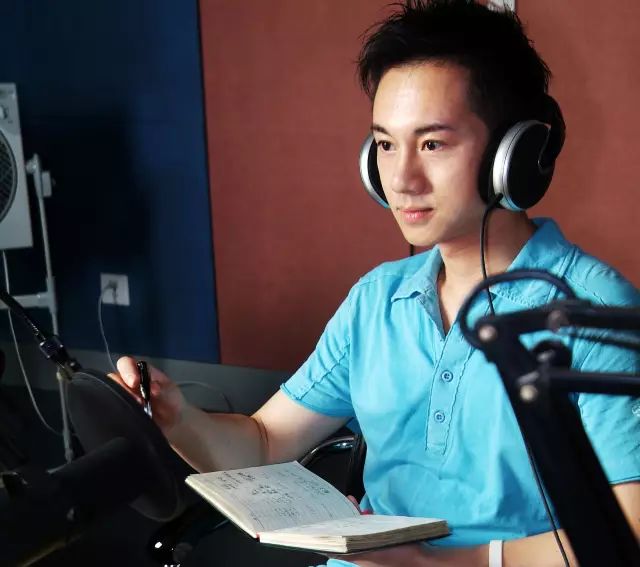 本期嘉宾:陈亮中央人民广播电台中国之声《新闻和报纸摘要》,《新闻