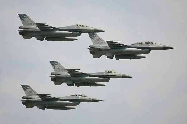 资料图片：台军F-16战机编队。（图片来源于网络）