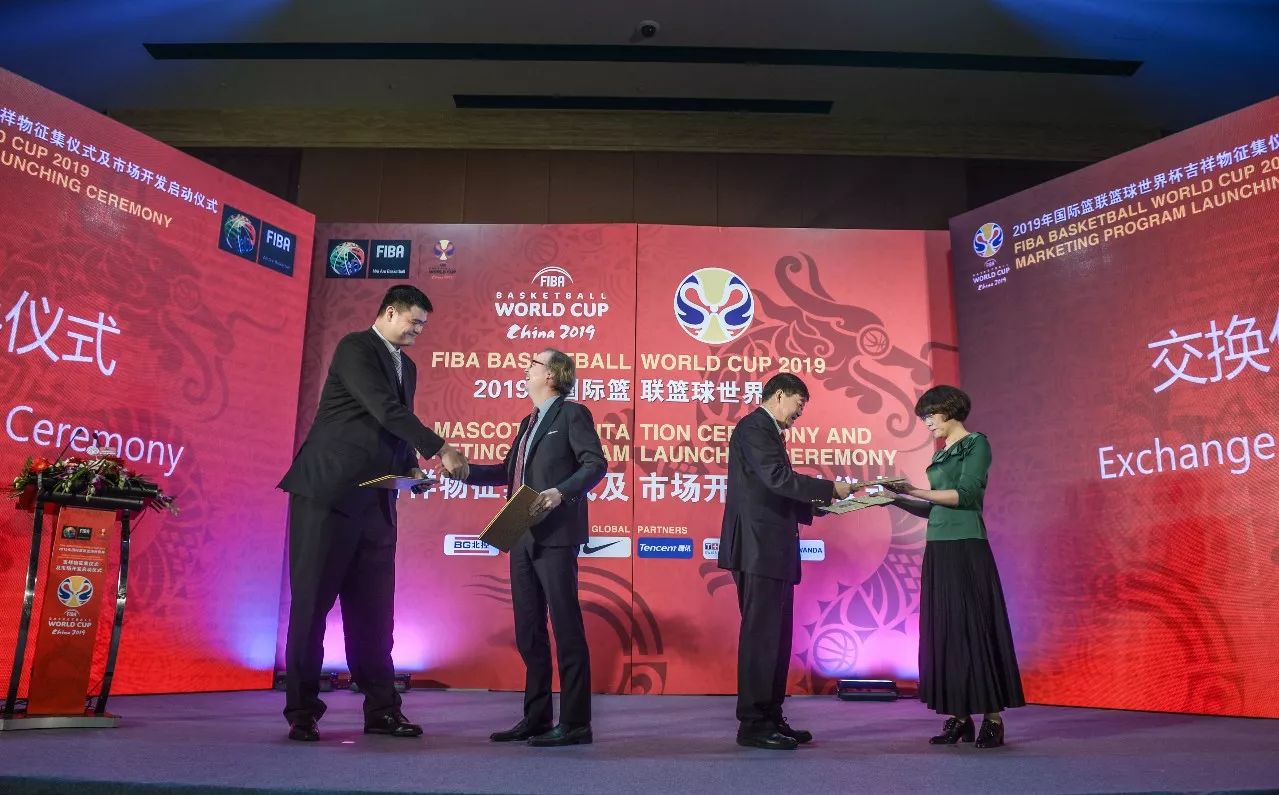 姚主席游走在中国篮球金字塔塔尖和塔基之间的