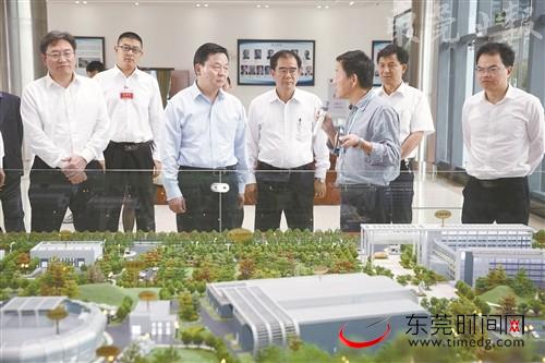 叶惠涛)11月17日,市委副书记,市长梁维东热情会见了由佛山市委副书记