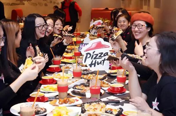 昨天是陈伟霆生日,大连女皇组团"开黑"!|必胜客|女皇|比萨_新浪新闻