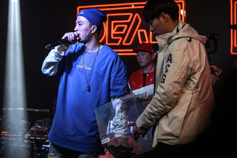 我们问了 jony j 最喜欢的鞋是哪双,回答有些小意外!