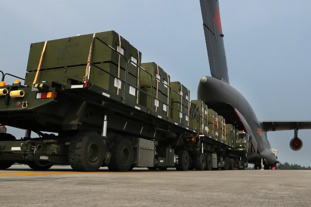 运20现身高原机场 我重装部队进藏时间由周改为小时