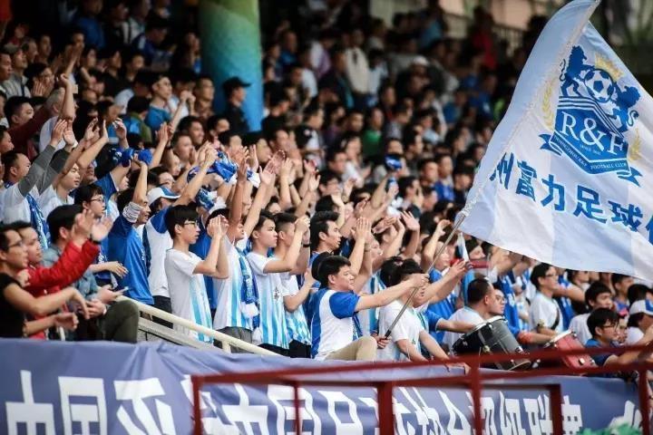 广州富力足球俱乐部祝福所有球迷朋友们:感恩节快乐!