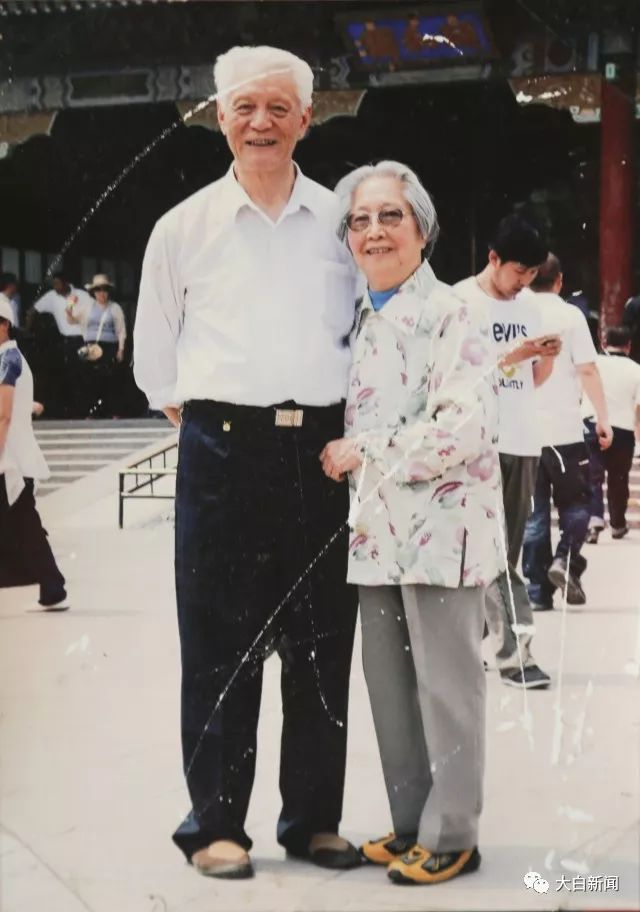 法学家郭道晖:朱镕基个性耿直 去年二人还曾相聚 郭道晖与夫人张静娴