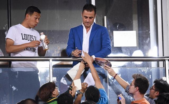 卡纳瓦罗和变形金刚同框!中超最佳主教练:广州