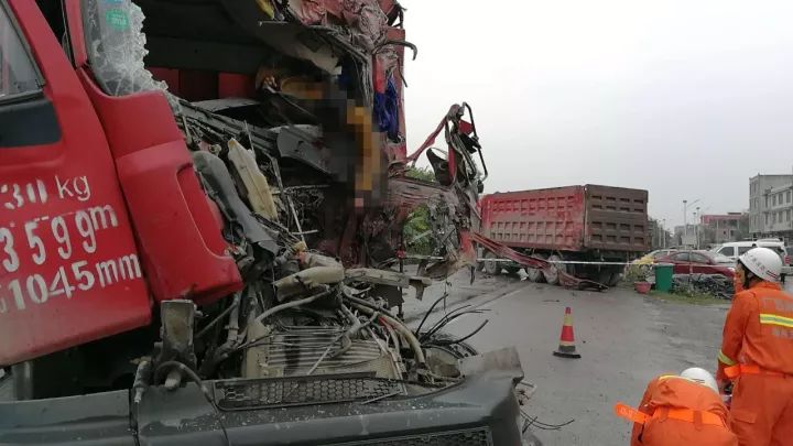 国道209线两货车相撞致一人死亡雨天开车小心为上