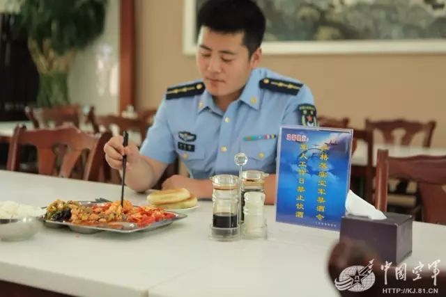禁酒令没有最严只有更严空军部队要求做到执行禁酒令不商量