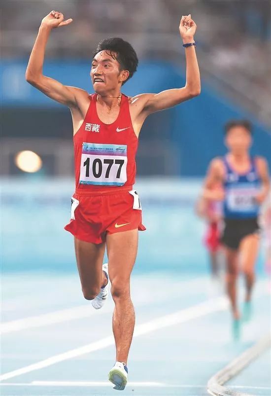 西藏第一个全运会田径冠军多布杰:跑步累的时候我就想想家乡的样子
