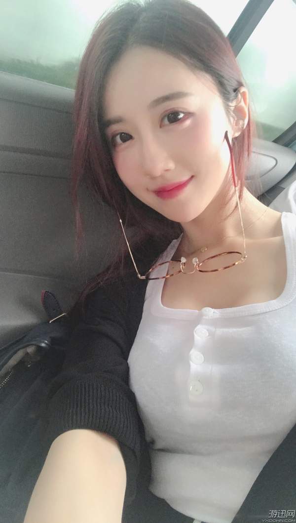 斗鱼第一御姐玩抡大锤秒变表情包立死库水爬墙flag