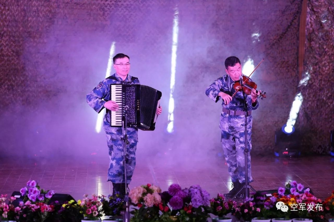 为兵而唱为战而歌空军蓝天文艺轻骑兵深入部队放歌新时代