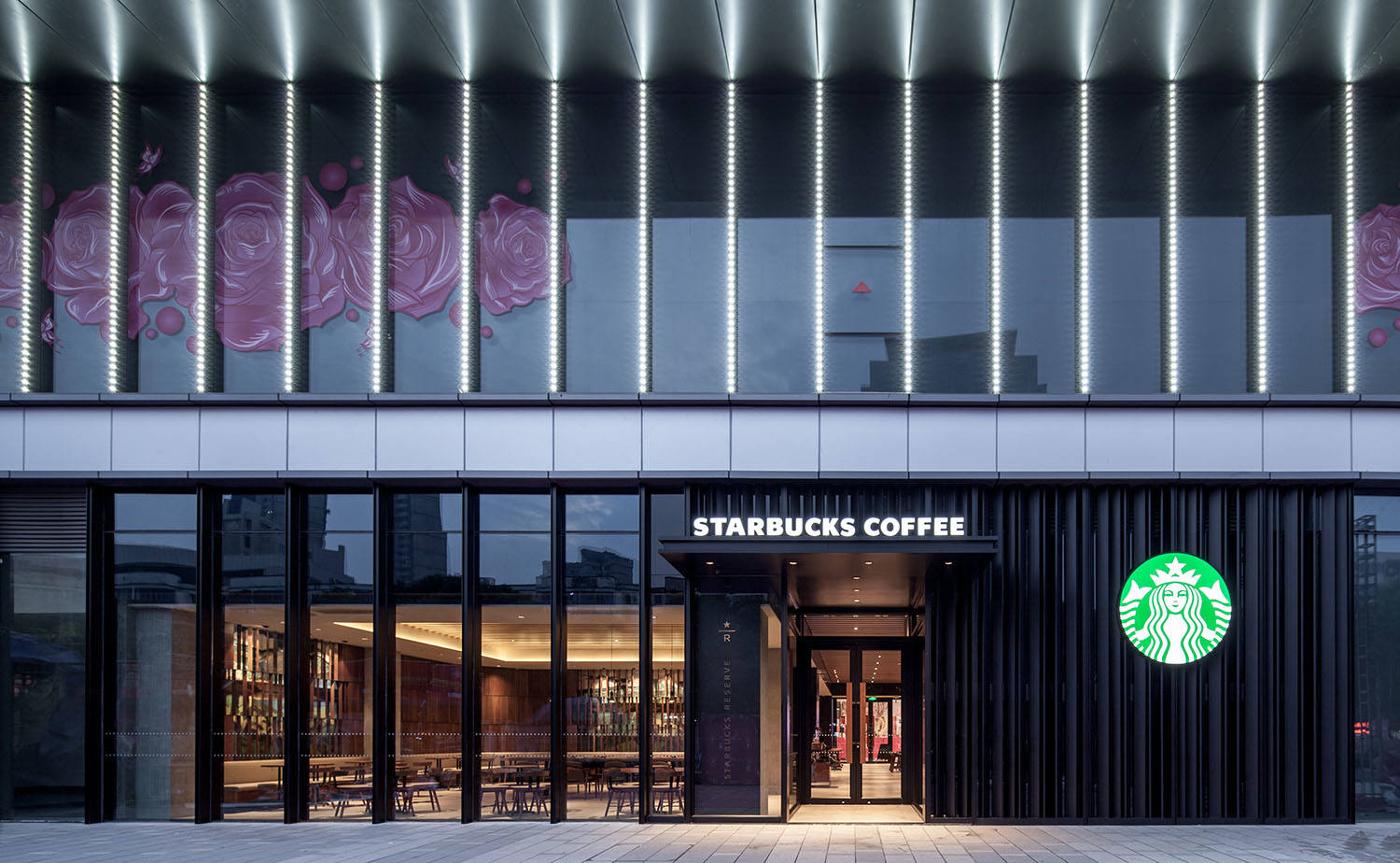 南昌首家星巴克臻选店,顶配10个黑围裙,空降红谷滩铜锣湾!