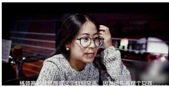 撒狗粮李景亮获胜第一时间现场激吻老婆