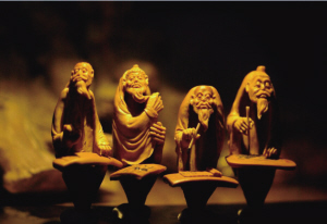 李岩:超越传统反观现实