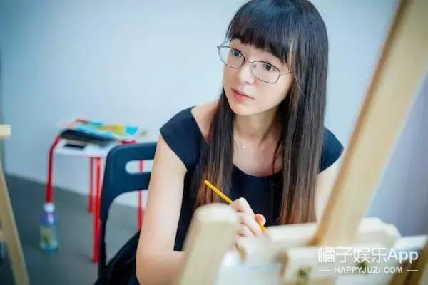 还记得《沙漏》里的书模莫醒醒吗,她现在长这样了!