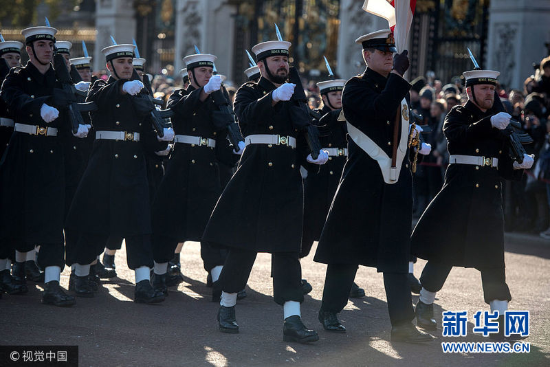 英国皇家海军士兵首次在白金汉宫进行换岗仪式