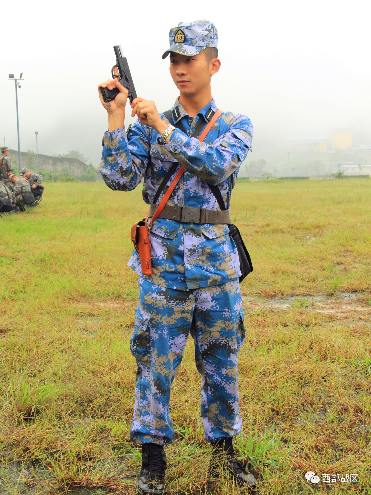 作者简介: 胡斌,1992年出生,武汉人,现就读于陆军工程大学,热衷于各类